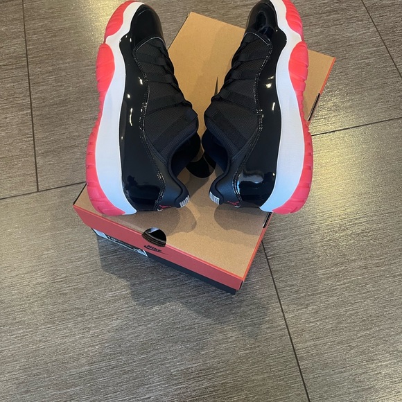 Nike Jordan 11 Low Bred Size 10.5